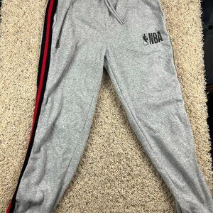 NBA Sweatpants Mens Size Large Gray Joggers Tapered Leg SpellOut Logo Striped